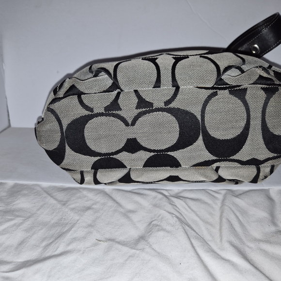 Coach Black and Grey Signature Shoulder Bag - Picture 4 of 12